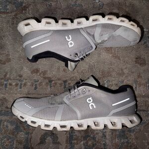 On Running Shoe’s Men 10.5 Grey / White